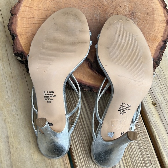 ❌ DONATED ❌ - 💚 3 for $12 💚 - The Look Luxe Randolph Duke Heels - Picture 12 of 16